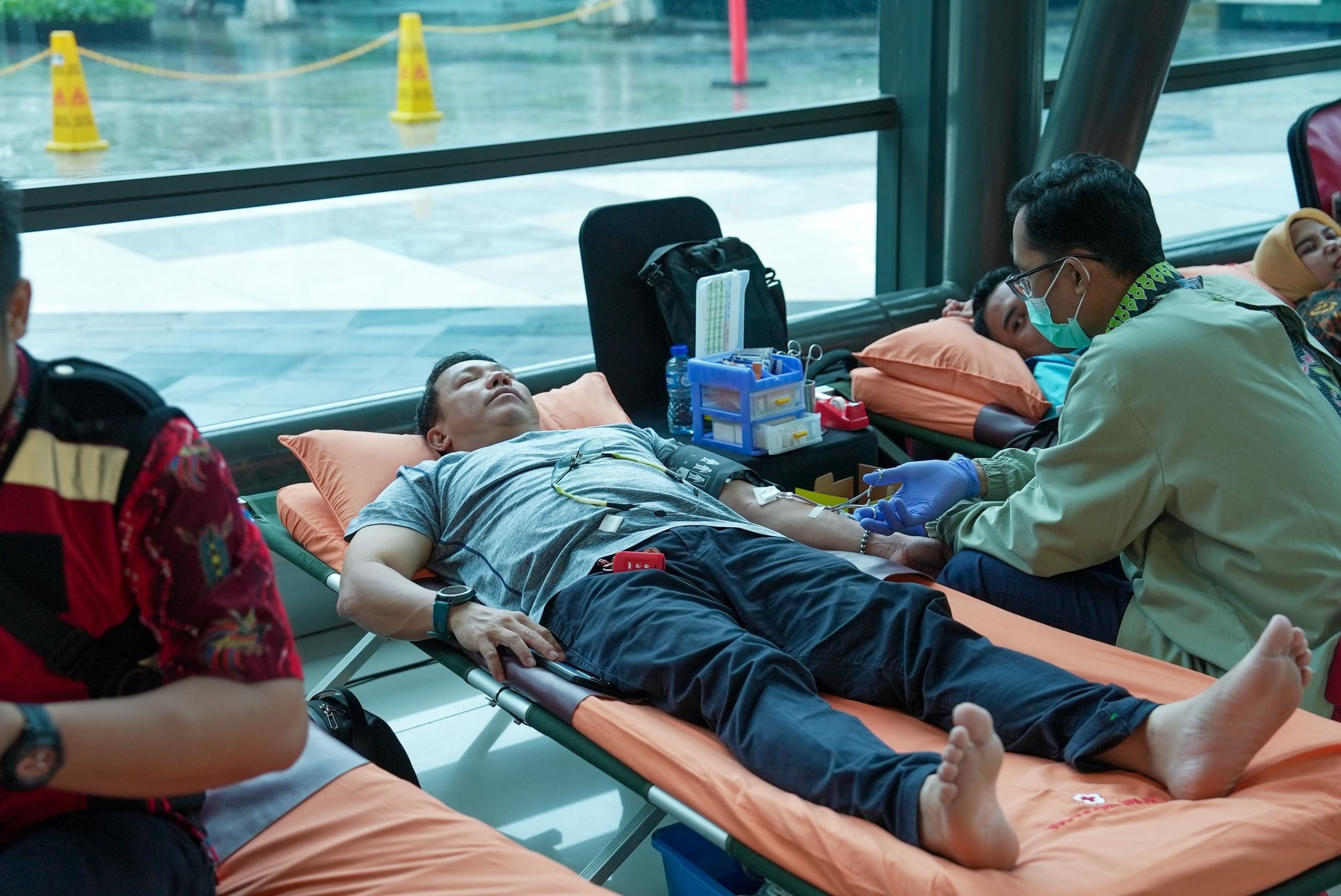 donor yuk! collaboration between ias support indonesia and injourney airports resonates with the spirit of national awakening